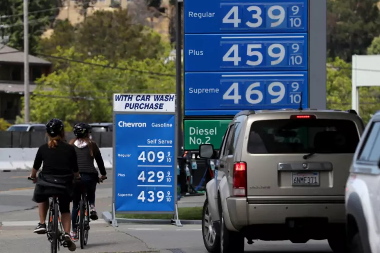 Стоимость бензина в США четыре раза за неделю побила исторический максимум