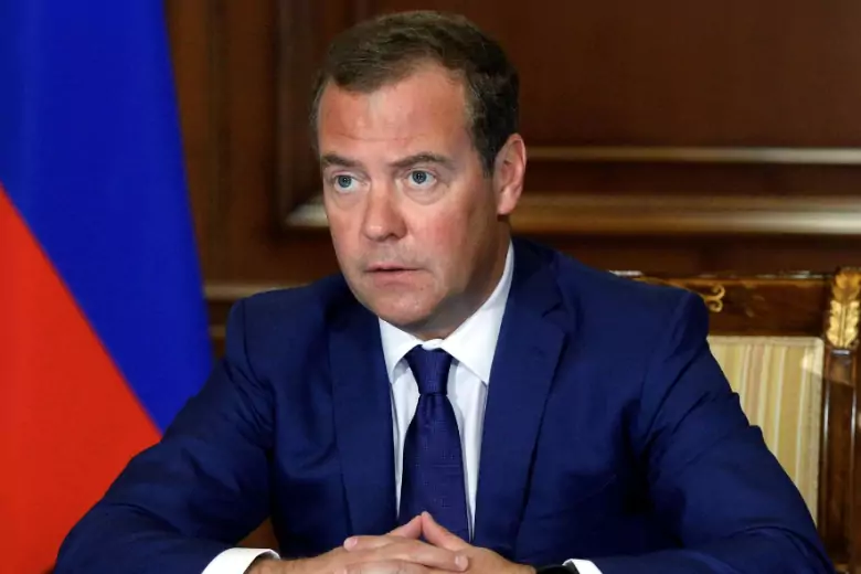 Медведев: России плевать на мнение G7 о новых границах Украины