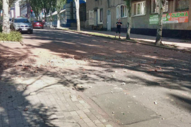 В центре Донецка около администрации Дениса Пушилина прогремели взрывы