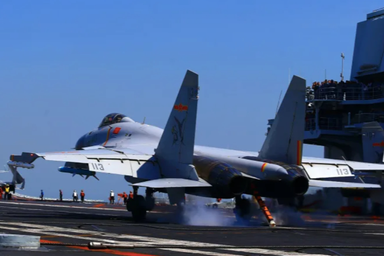 Китай продолжает отправлять военные самолеты к Тайваню, США — отвергают претензии в отношении острова