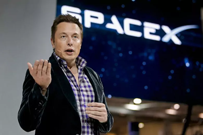 Экс-сотрудник НАСА рассказала: Маск решил создать SpaceX, когда российский инженер плюнул ему на ботинки