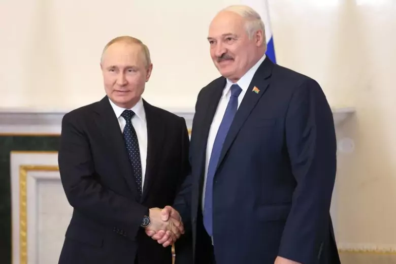 Лукашенко попросил Путина оснастить самолёты Беларуси ядерным оружием