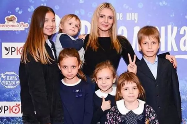 Экс-жена Ромы Жукова пожаловалась, что живет с детьми в квартире без электричества