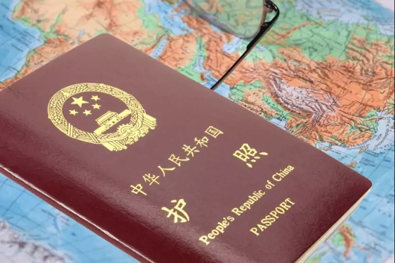 Сестры-близнецы из Китая по паспортам друг друга пересекли границу более тридцати раз