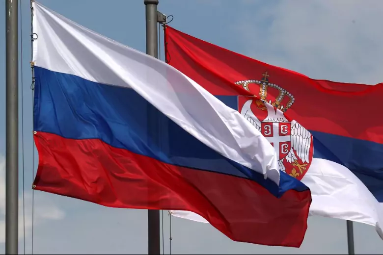 Запад шантажирует Сербию из-за отказа вводить санкции против России