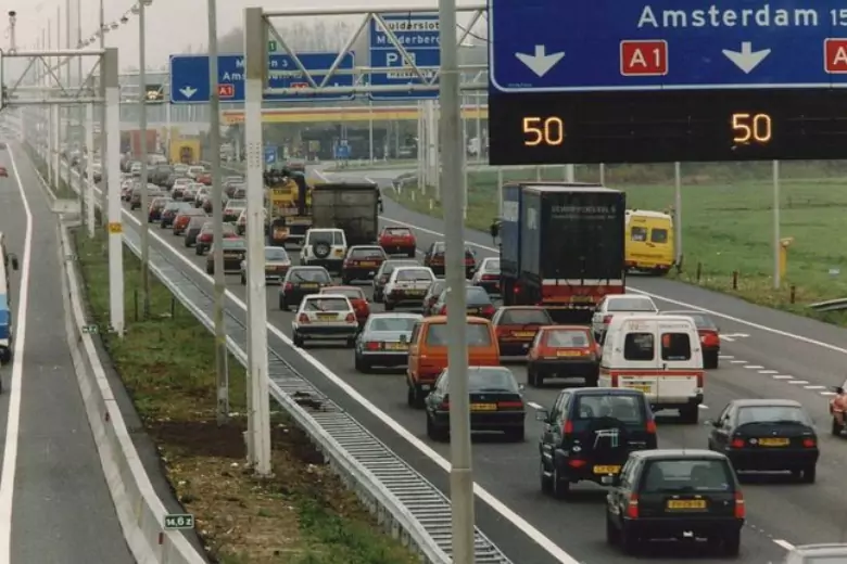 Водители в Нидерландах будут платить налог за каждый пройденный на своем авто километр
