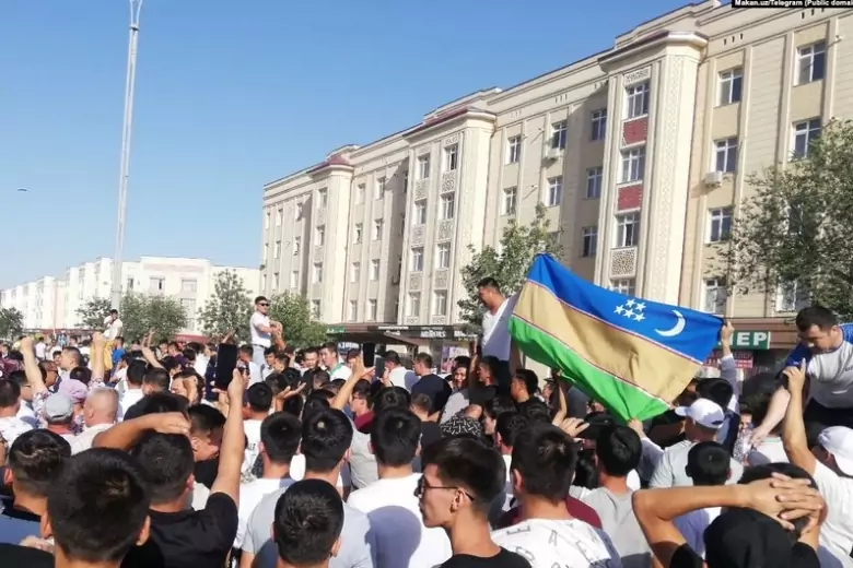 Президент Узбекистана ввёл режим ЧП в Каракалпакии из-за протестов