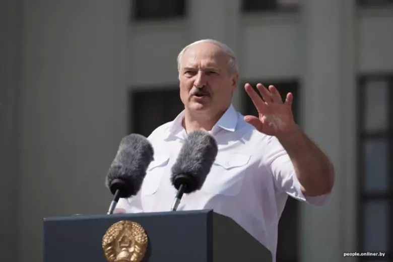 Лукашенко: войска Беларуси взяли линию обороны