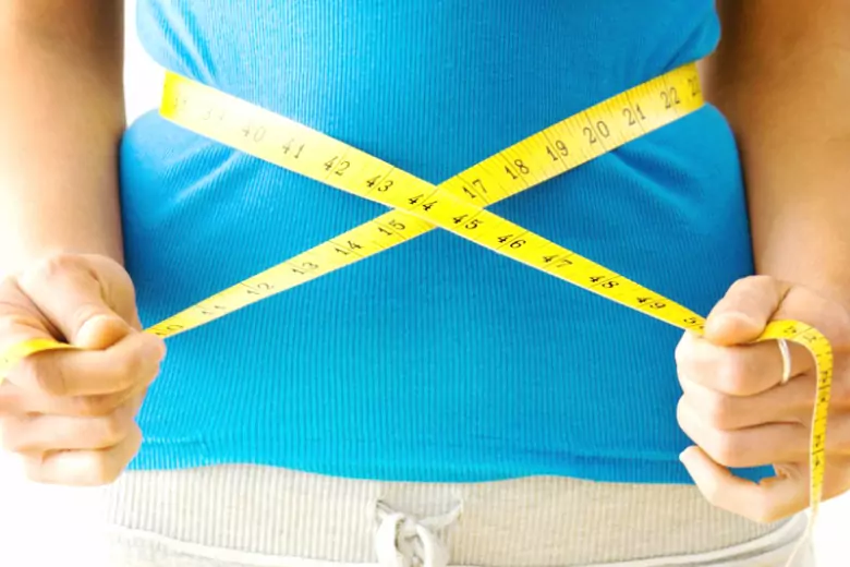 Диетологи назвали способы убрать жир с живота, которые действительно работают