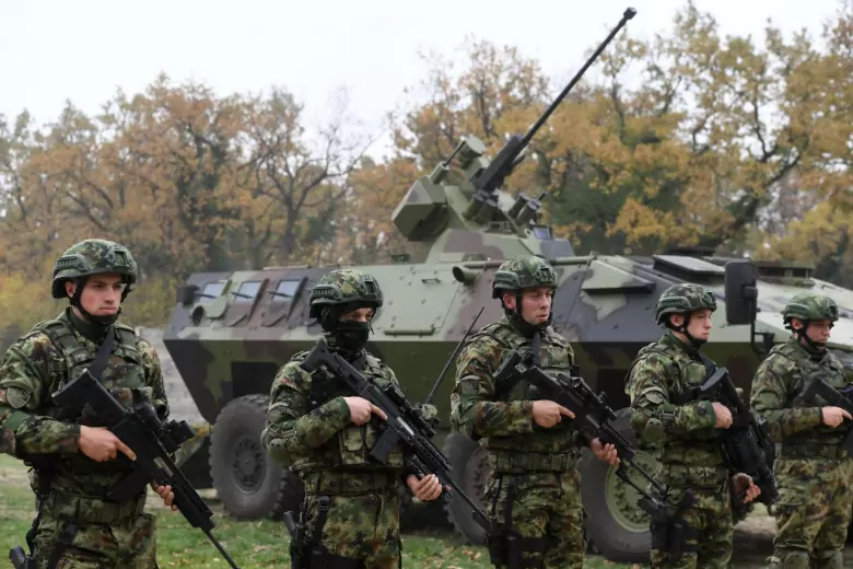 Сербия привела войска в режим боевой готовности из-за ситуации в Косово