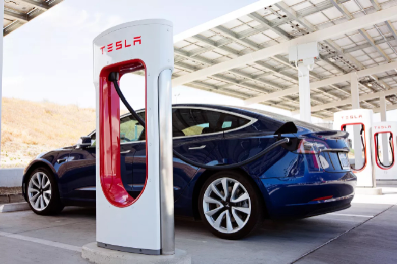 Власти Калифорнии обвинили Tesla в неспособности двигаться автономно и обрушили акции производителя