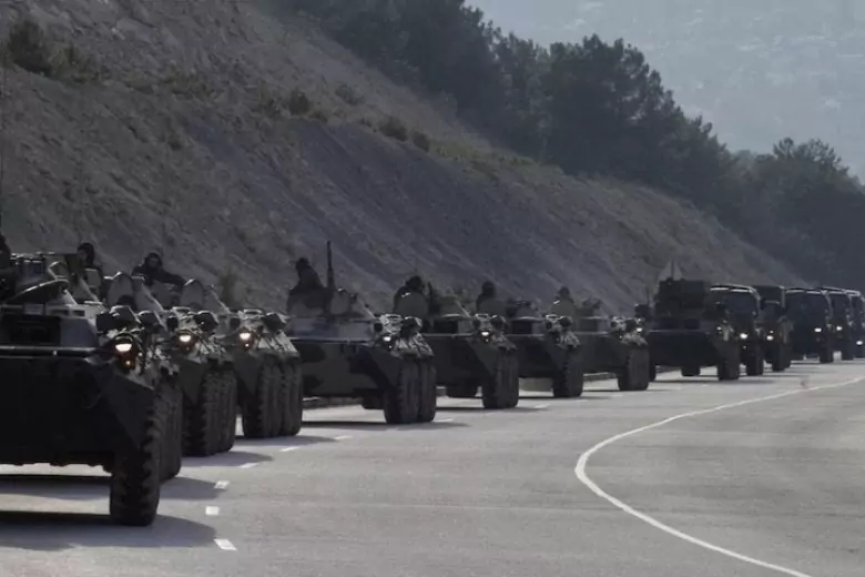 Британская разведка подтверждает большое скопление российских войск на юге Украины