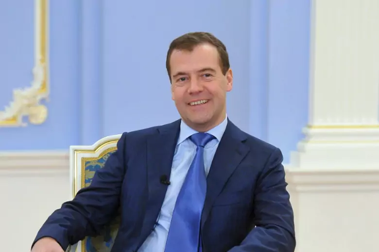 Медведев заявил, что ВС РФ возвращают жителям Донбасса «преступно нажитое» Киевом