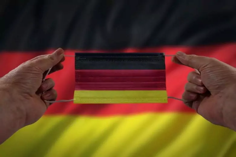 В Германии возобновят масочный режим в октябре из-за ожидаемого всплеска COVID-19