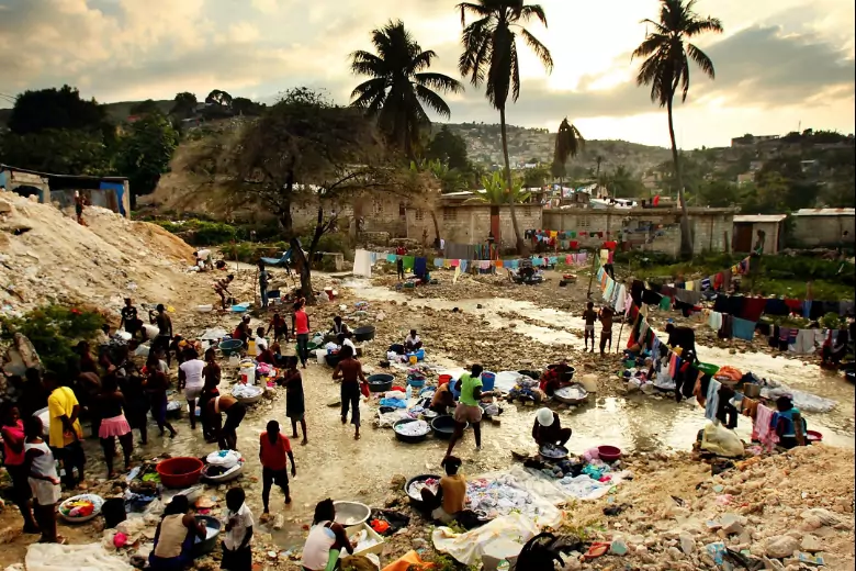 Американский студент усыновил мальчика, которого нашел в мусоре на Гаити
