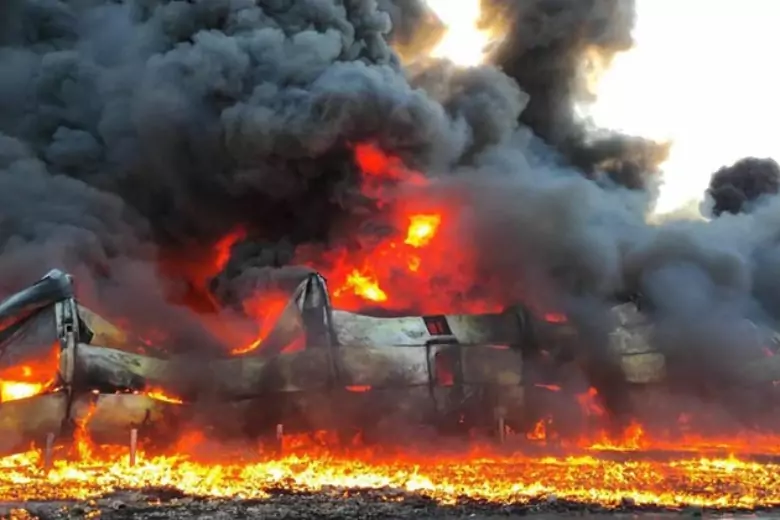 Множественная серия взрывов спровоцировала пожар на складе боеприпасов в Крыму