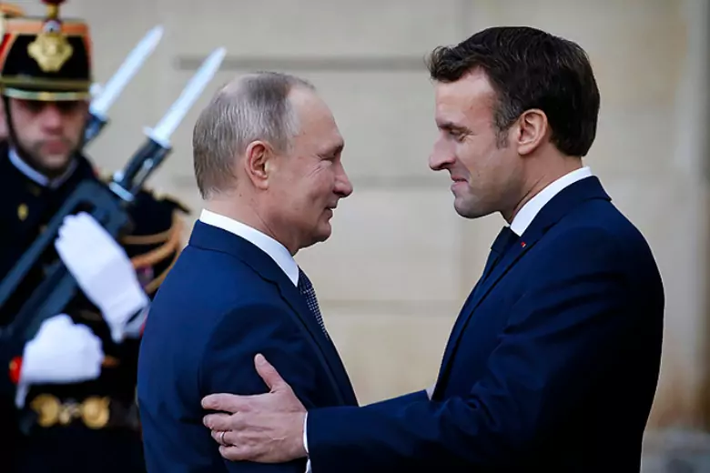 Путин и Макрон обсудили по телефону ситуацию на Запорожской АЭС