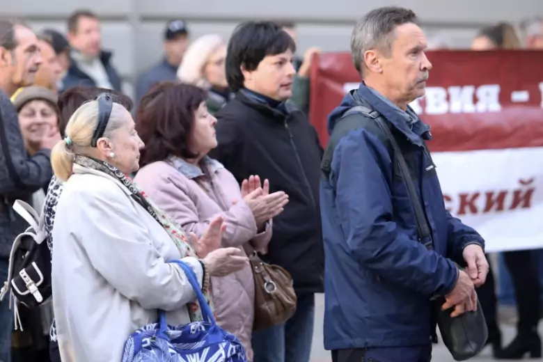 В Риге прошел митинг в защиту русского языка в школах