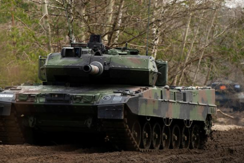 Бербок требует от правительства срочной поставки боевых танков ВСУ