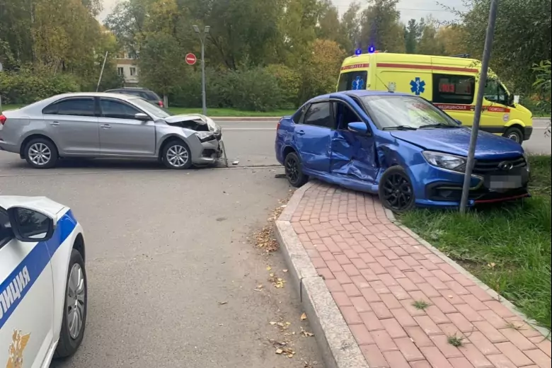 Шестеро несовершеннолетних госпитализированы после дорожной аварии в Москве