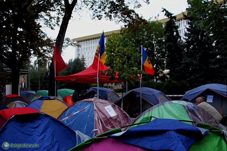 В Молдавии оппозиция начала шестой день протестов