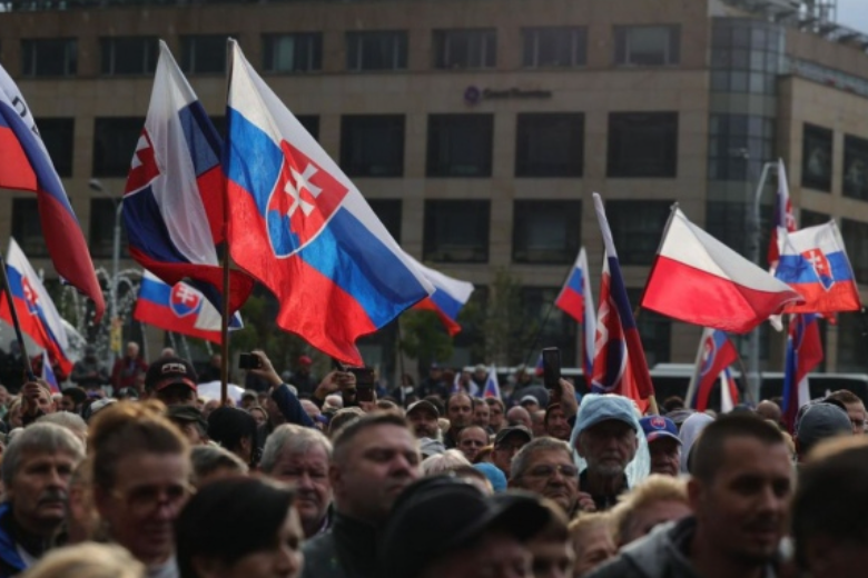 В Словакии люди протестуют против того, что на них взвалили расходы по поддержке Украины