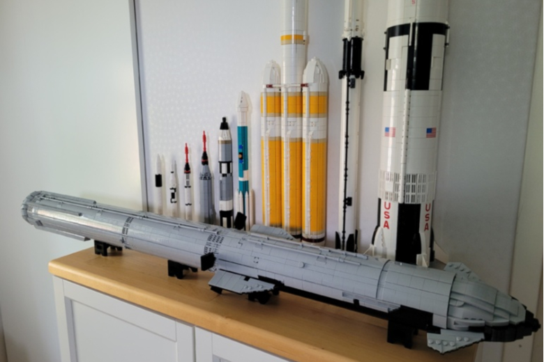 На сборку точной копии ракеты SpaceX ушло около 4000 деталей Лего за 20 000 рублей