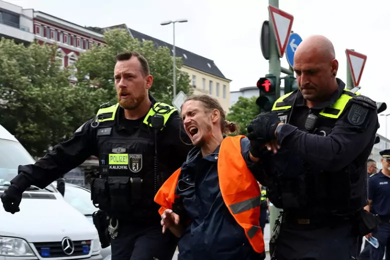 Tagesspiegel: Полиция Германии ждет массовых протестов из-за роста цен на энергоносители и высокой инфляции