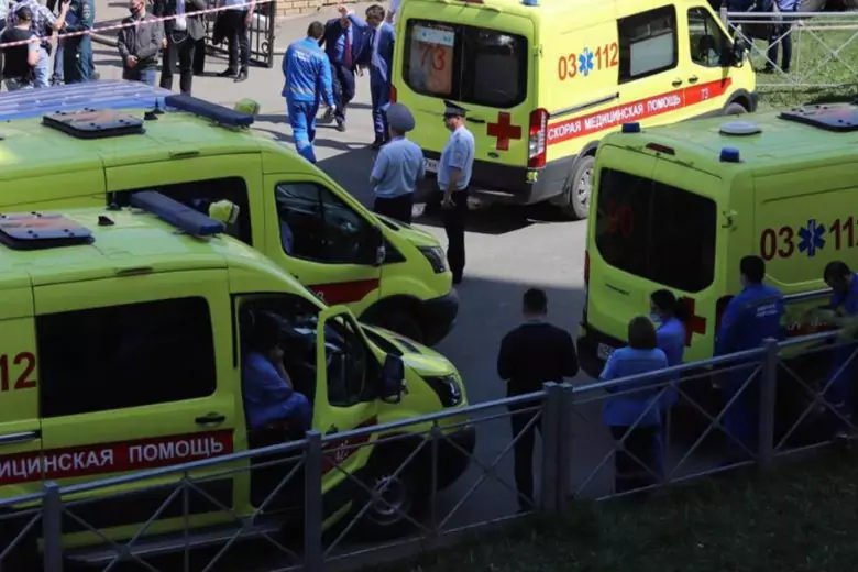 В результате стрельбы в школе в Ижевске погибли по меньшей мере 10 человек, в том числе 5 детей