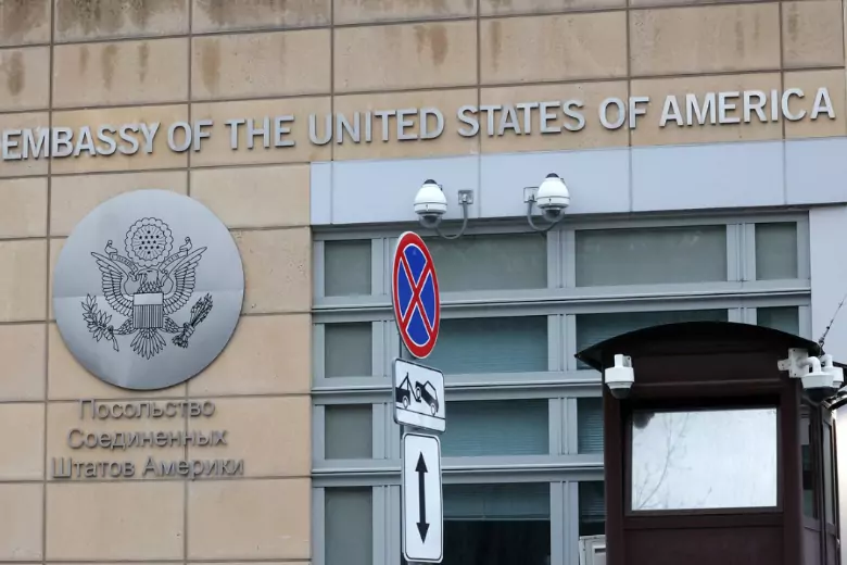 Посольство США призвало американцев незамедлительно покинуть Россию