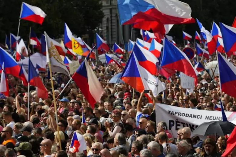 В Праге и других городах проходят антиправительственные митинги