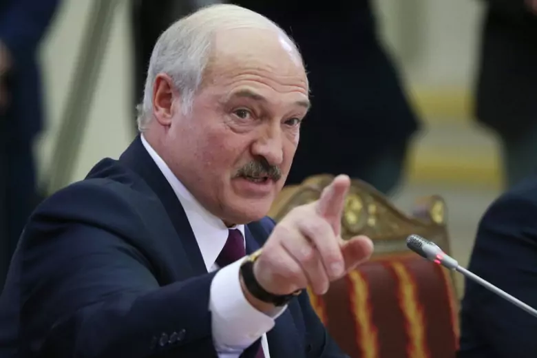 Лукашенко подписал закон о запрете продажи электронных сигарет подросткам Беларуси