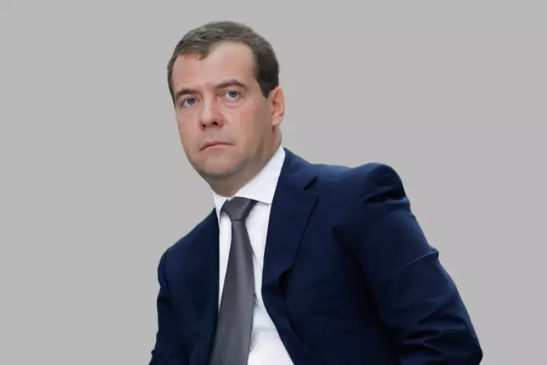 Медведев призвал сделать Зеленскому «превентивную трепанацию черепа»