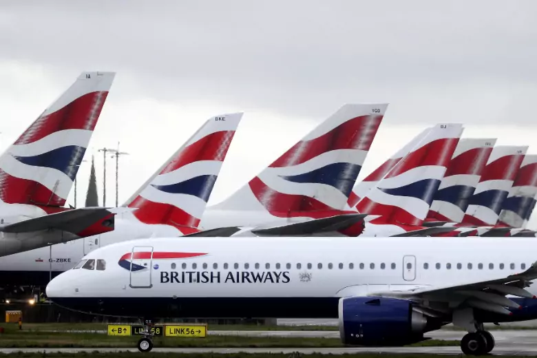 Перепутал самолет с сортиром: пассажир British Airways испражнился на пол и вымазал фекалиями салон