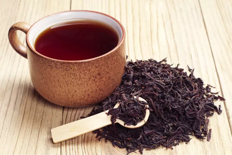 Напиток долгожителей: ученые объяснили, почему черный чай полезен для пожилых