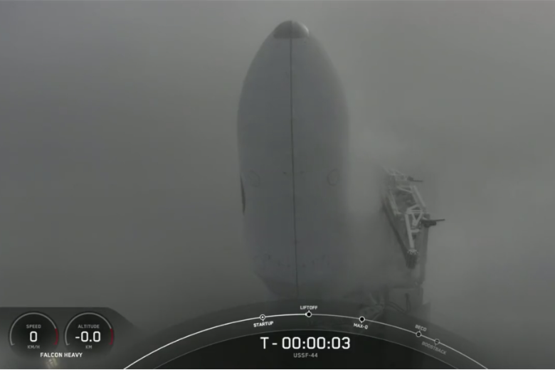 Bloomberg: SpaceX запустила самую мощную ракету в мире Falcon Heavy