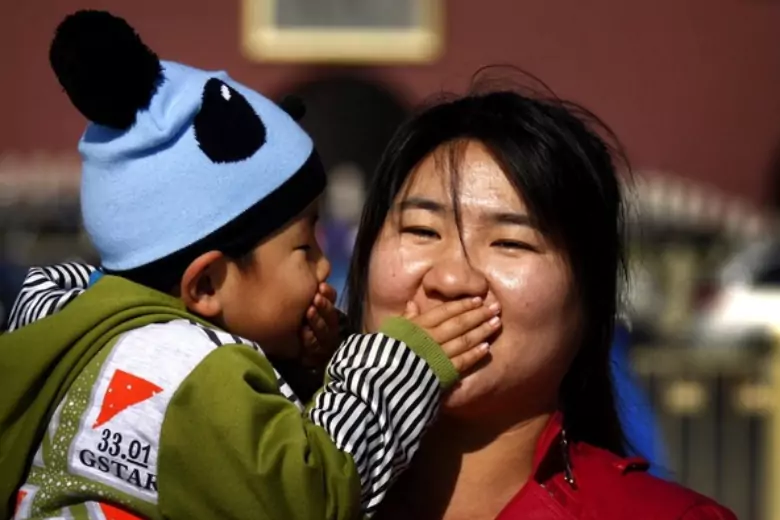 Китай вносит поправки в гендерный закон, чтобы обязать женщин подчиняться семейным ценностям