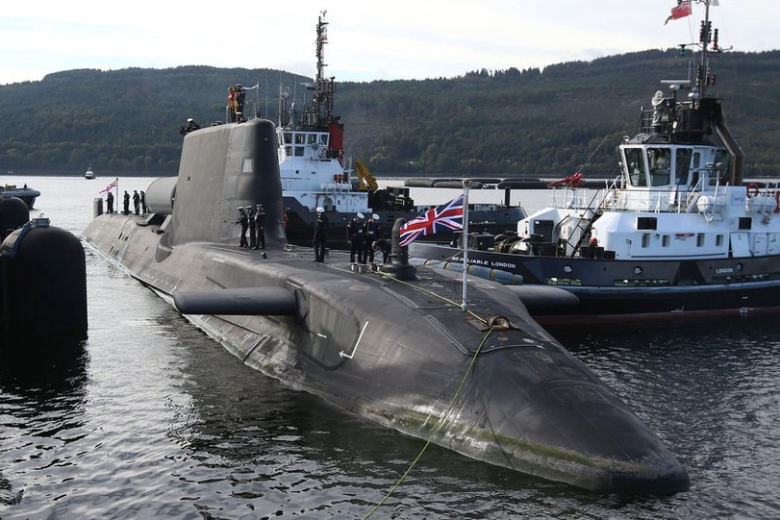 The Sun: британская подводная лодка провалила «секретную миссию» из-за пожара на борту