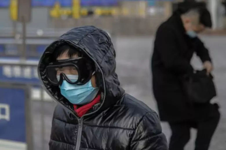 В Пекине крупная вспышка коронавируса, людей призывают не выходить из дома