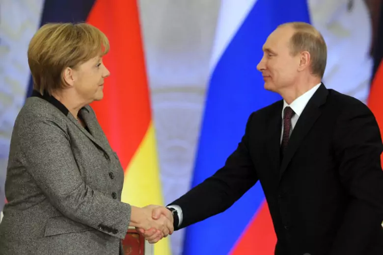 Spiegel: Меркель хотела наладить диалог с Путиным для предотвращения СВО в Украине