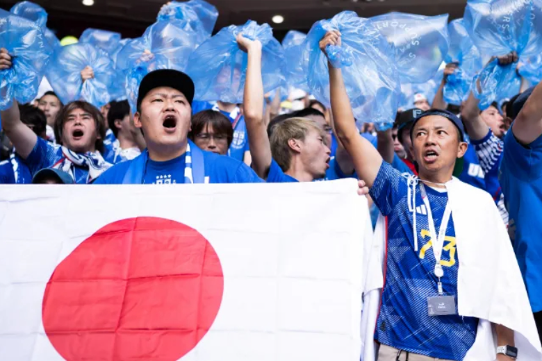 Japan fans. Японские болельщики. Японские болельщики Катар. Болельщики Японии в Катаре. Фанаты Коста Рики.