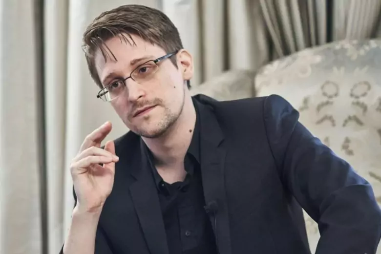 Эдвард Сноуден дал присягу на верность России и стал гражданином РФ