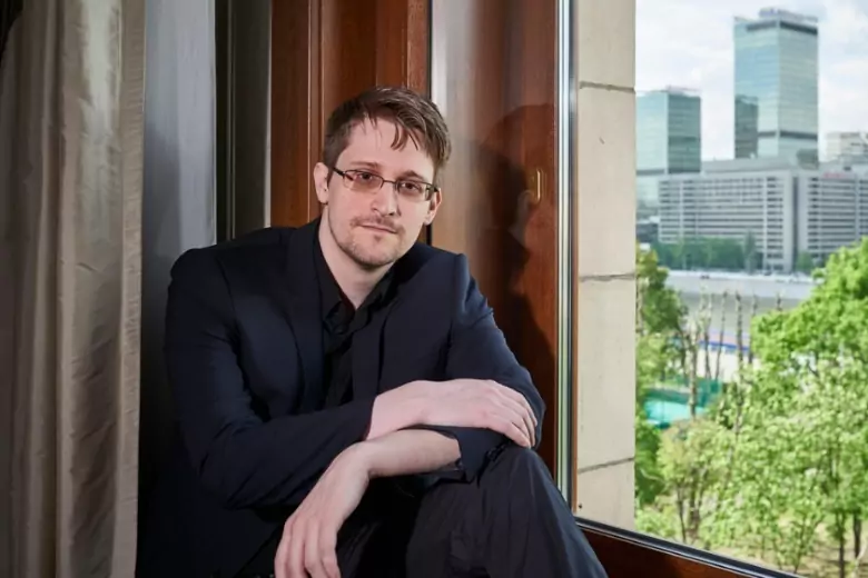 Беглый агент ЦРУ Эдвард Сноуден получил российское гражданство
