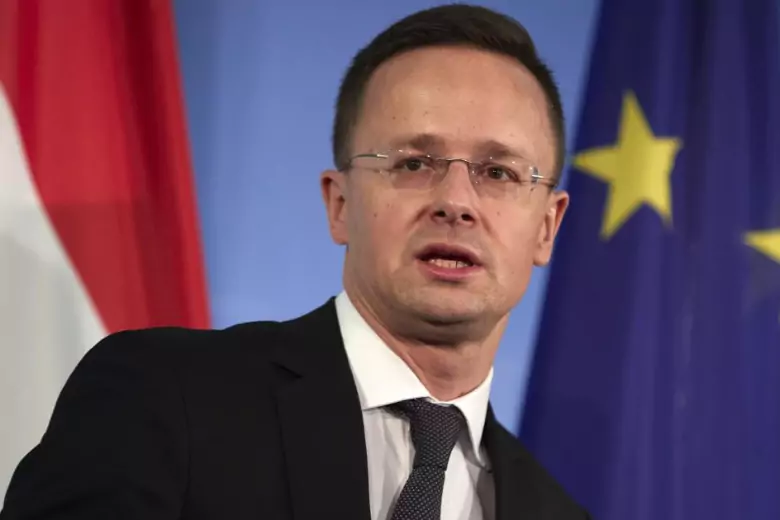 Глава МИД Венгрии Сийярто выступил против потолка цен на российскую нефть
