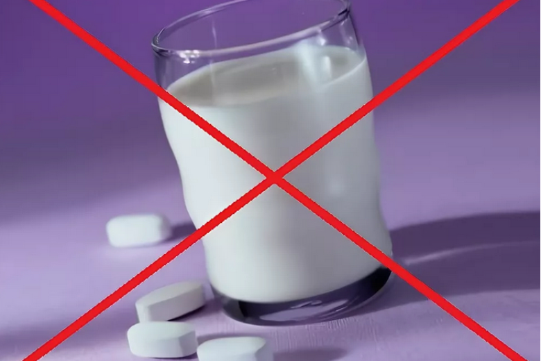 Почему таблетки запивают водой. Молоко в таблетках. Лекарственные препараты запивают. Запивать таблетки молоком. Таблетки нельзя запивать молоком.