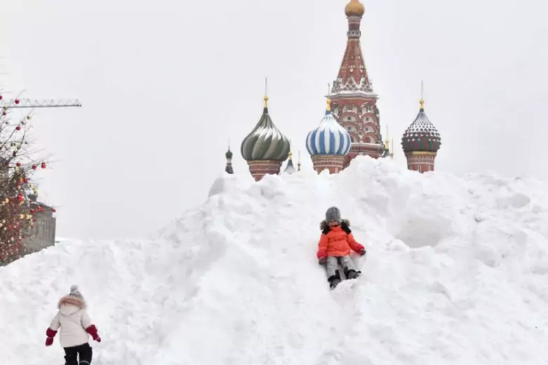 Москву засыпает снегом сегодня