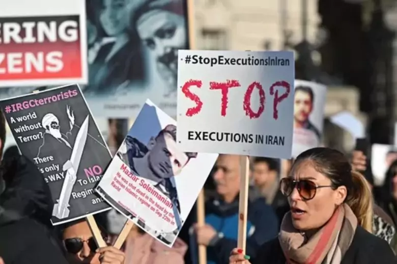 Тридцать политических заключенных в Иране, в том числе франко-иранский исследователь Фариба Адельха и дочь бывшего президента Хашеми Рафсанджани, подписали петицию, обнародованную в воскресенье, 22 января, с требованием прекратить казни.