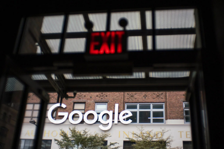 Сотрудники Google поняли, что уволены, когда их бейджи не сработали на входе в здание