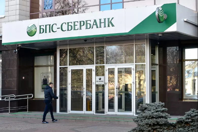 Office Life: Белорусы стали в два раза реже отправлять деньги за пределы страны