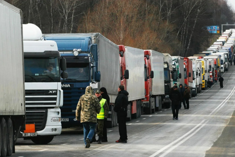 Польша закроет проезд грузового транспорта на последнем работающем пропускном пункте с Беларусью